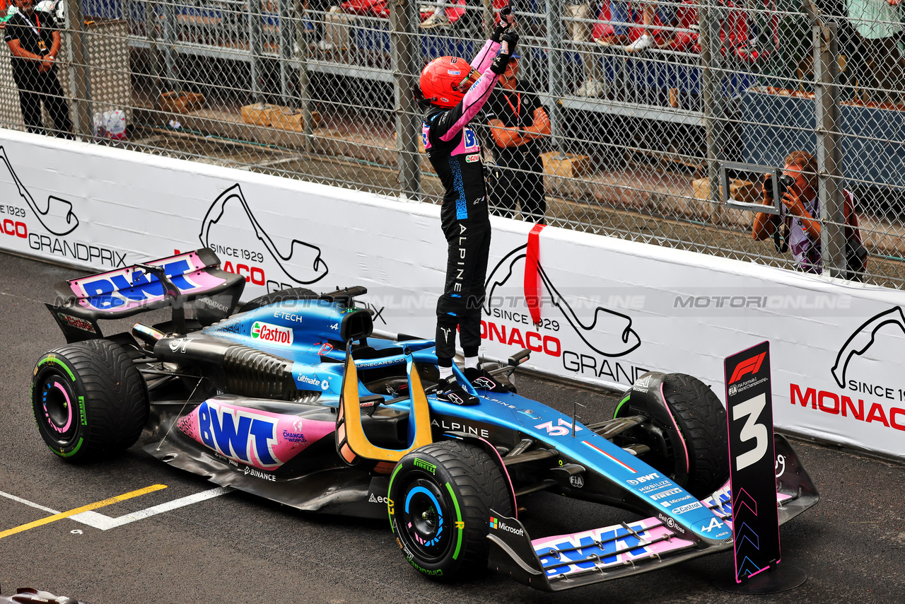 GP MONACO, Esteban Ocon (FRA) Alpine F1 Team A523 celebrates his third position in parc ferme.

28.05.2023. Formula 1 World Championship, Rd 7, Monaco Grand Prix, Monte Carlo, Monaco, Gara Day.

- www.xpbimages.com, EMail: requests@xpbimages.com ¬© Copyright: Batchelor / XPB Images