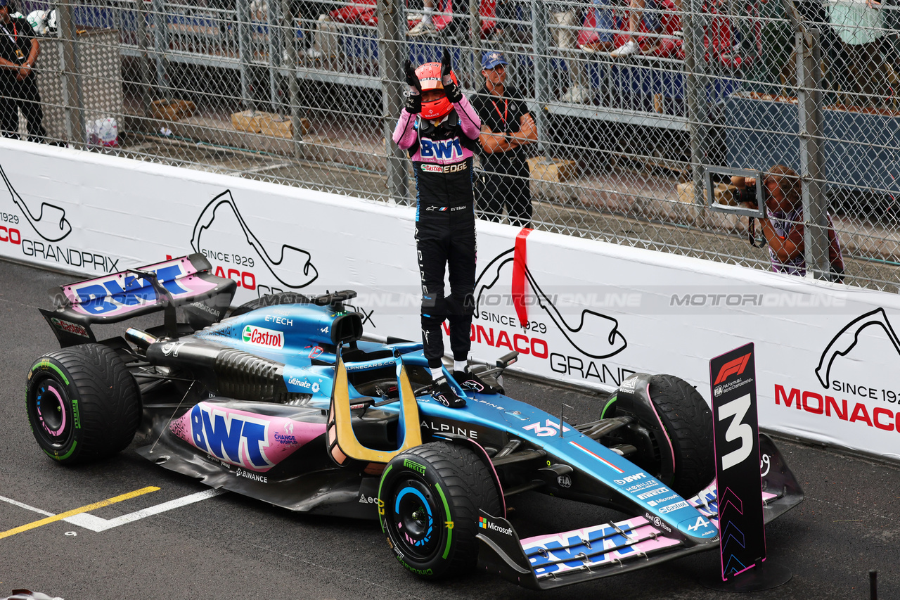 GP MONACO, Esteban Ocon (FRA) Alpine F1 Team A523 celebrates his third position in parc ferme.

28.05.2023. Formula 1 World Championship, Rd 7, Monaco Grand Prix, Monte Carlo, Monaco, Gara Day.

- www.xpbimages.com, EMail: requests@xpbimages.com ¬© Copyright: Batchelor / XPB Images
