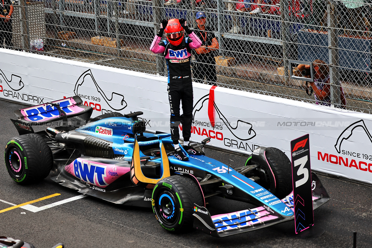GP MONACO, Esteban Ocon (FRA) Alpine F1 Team A523 celebrates his third position in parc ferme.

28.05.2023. Formula 1 World Championship, Rd 7, Monaco Grand Prix, Monte Carlo, Monaco, Gara Day.

- www.xpbimages.com, EMail: requests@xpbimages.com ¬© Copyright: Batchelor / XPB Images