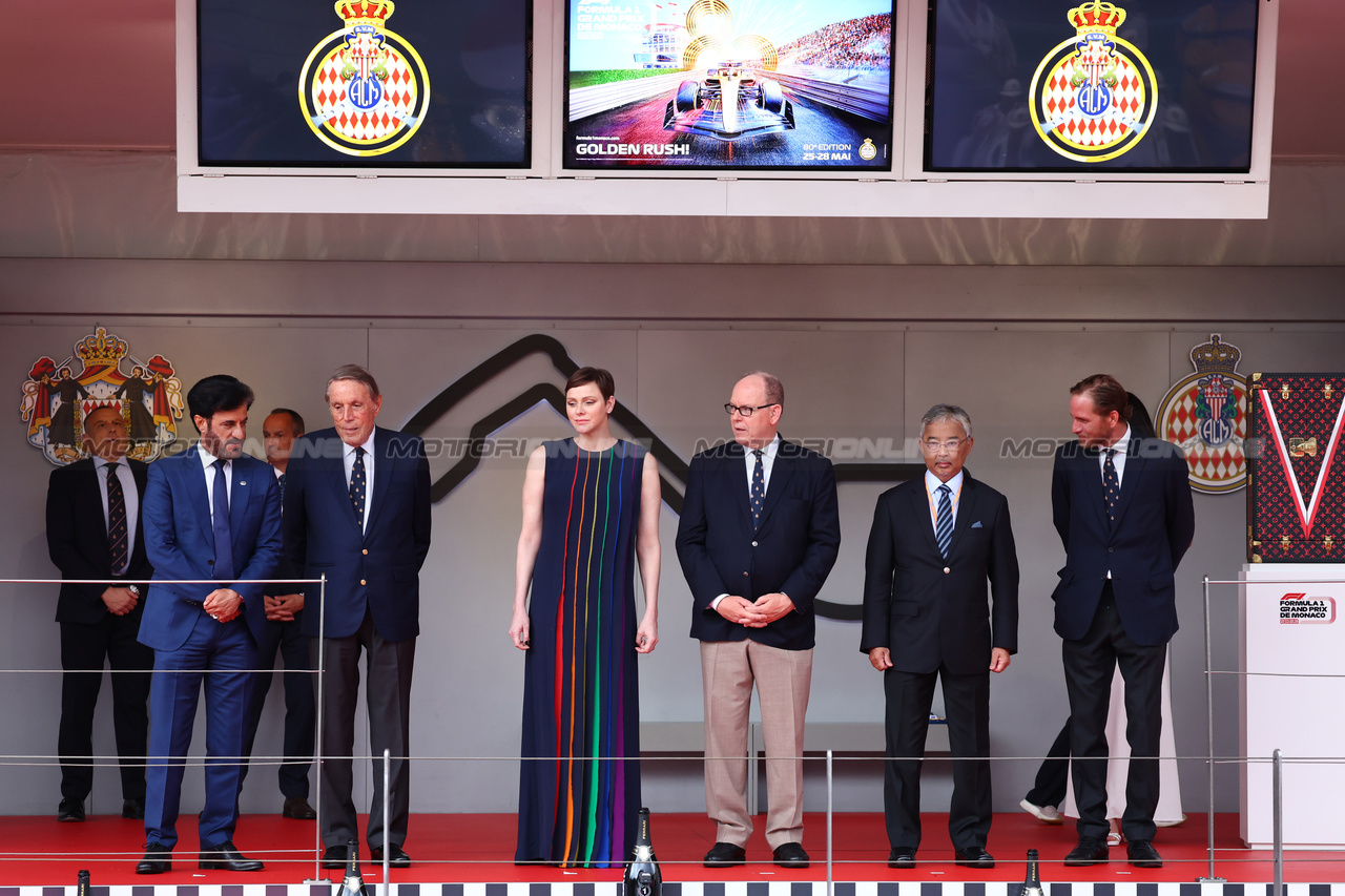 GP MONACO, Mohammed Bin Sulayem (UAE) FIA President; Princess Charlene of Monaco; e HSH Prince Albert of Monaco (MON) with dignitaries on the podium.

28.05.2023. Formula 1 World Championship, Rd 7, Monaco Grand Prix, Monte Carlo, Monaco, Gara Day.

- www.xpbimages.com, EMail: requests@xpbimages.com ¬© Copyright: Batchelor / XPB Images