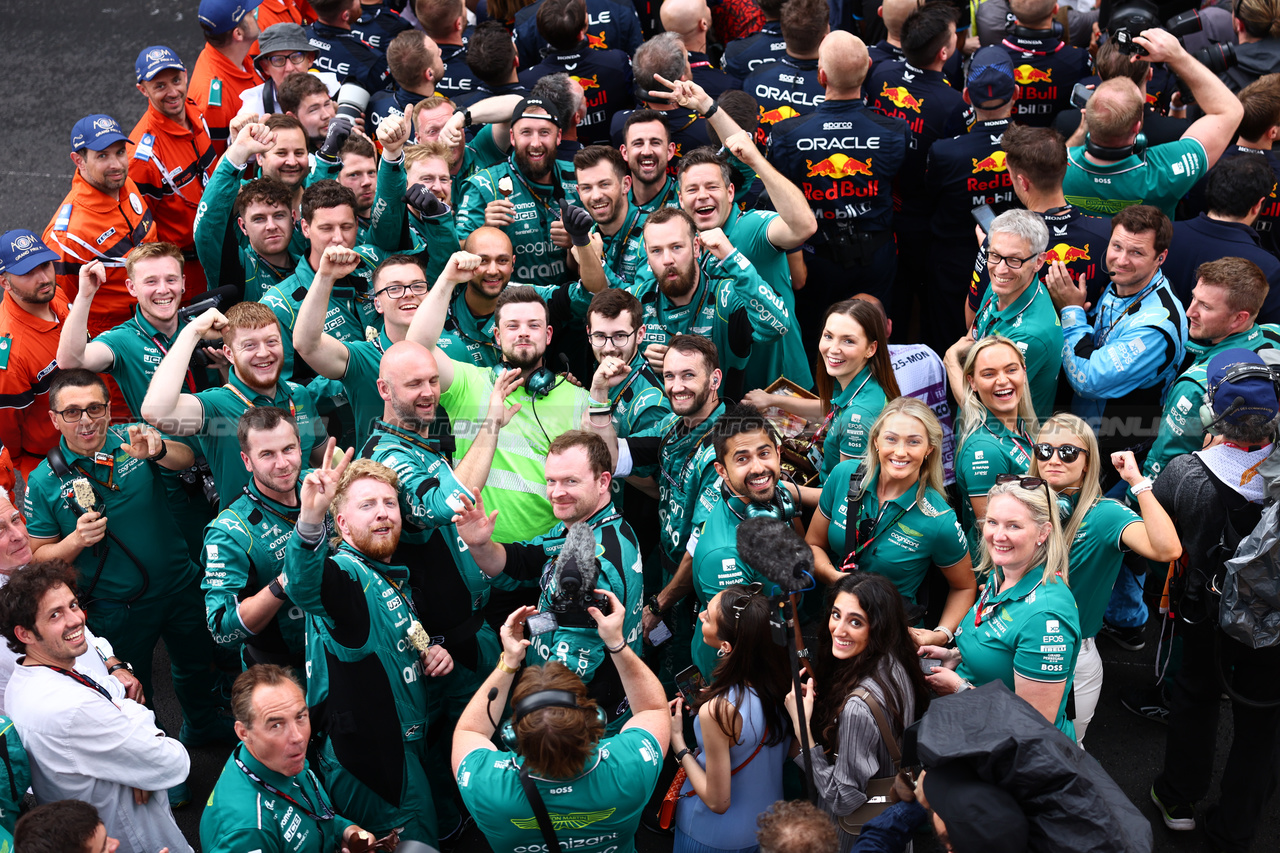 GP MONACO, Aston Martin F1 Team celebrate at the podium.

28.05.2023. Formula 1 World Championship, Rd 7, Monaco Grand Prix, Monte Carlo, Monaco, Gara Day.

- www.xpbimages.com, EMail: requests@xpbimages.com ¬© Copyright: Batchelor / XPB Images