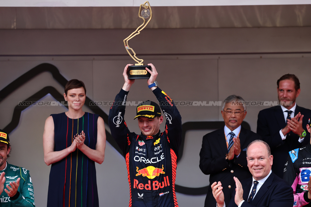 GP MONACO, Gara winner Max Verstappen (NLD) Red Bull Racing celebrates on the podium.

28.05.2023. Formula 1 World Championship, Rd 7, Monaco Grand Prix, Monte Carlo, Monaco, Gara Day.

- www.xpbimages.com, EMail: requests@xpbimages.com ¬© Copyright: Batchelor / XPB Images