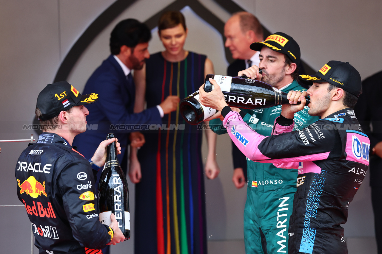 GP MONACO, The podium (L to R): Max Verstappen (NLD) Red Bull Racing; vincitore; Fernando Alonso (ESP) Aston Martin F1 Team, second; Esteban Ocon (FRA) Alpine F1 Team, third.

28.05.2023. Formula 1 World Championship, Rd 7, Monaco Grand Prix, Monte Carlo, Monaco, Gara Day.

- www.xpbimages.com, EMail: requests@xpbimages.com ¬© Copyright: Batchelor / XPB Images