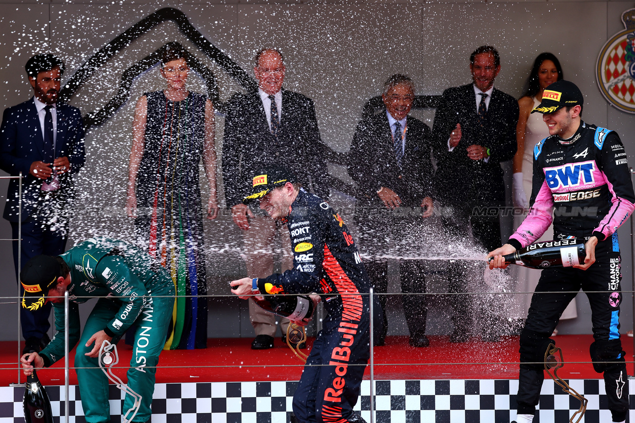 GP MONACO, The podium (L to R): Fernando Alonso (ESP) Aston Martin F1 Team, second; Max Verstappen (NLD) Red Bull Racing, vincitore; Esteban Ocon (FRA) Alpine F1 Team, third.

28.05.2023. Formula 1 World Championship, Rd 7, Monaco Grand Prix, Monte Carlo, Monaco, Gara Day.

- www.xpbimages.com, EMail: requests@xpbimages.com ¬© Copyright: Batchelor / XPB Images