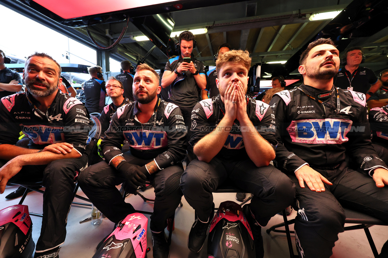 GP MONACO, Alpine F1 Team meccanici watch the race.

28.05.2023. Formula 1 World Championship, Rd 7, Monaco Grand Prix, Monte Carlo, Monaco, Gara Day.

- www.xpbimages.com, EMail: requests@xpbimages.com ¬© Copyright: Charniaux / XPB Images