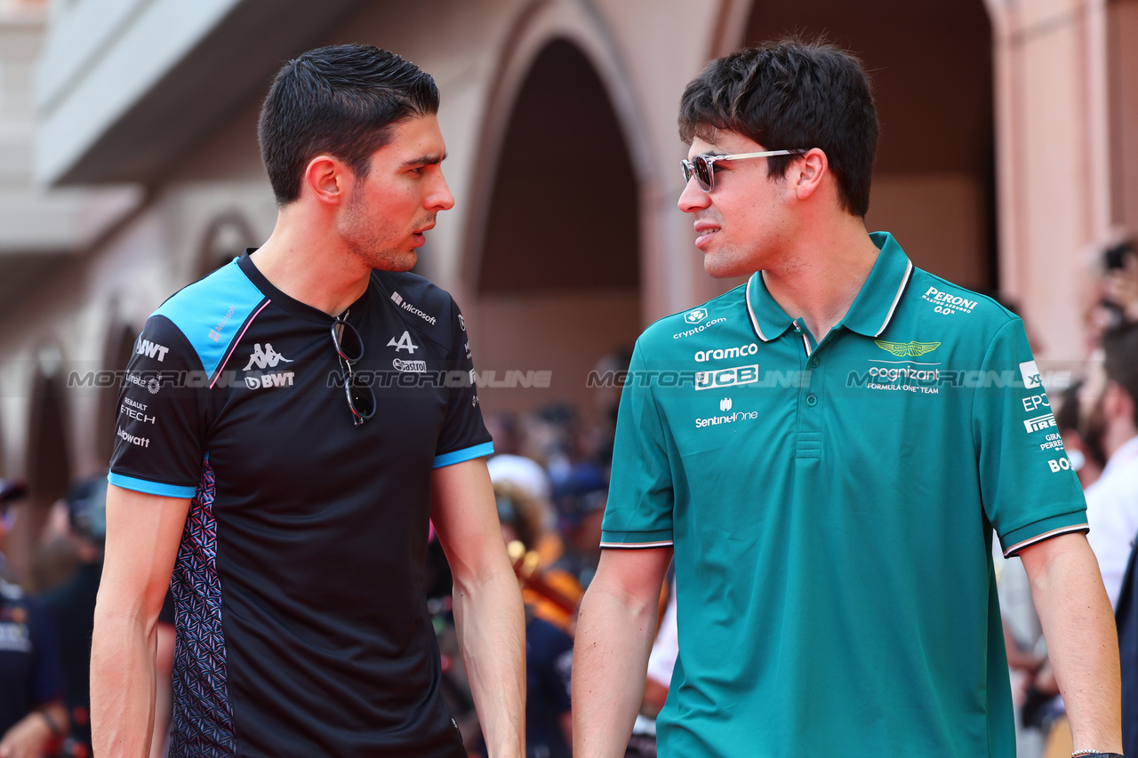 GP MONACO, (L to R): Esteban Ocon (FRA) Alpine F1 Team with Lance Stroll (CDN) Aston Martin F1 Team on the drivers' parade.

28.05.2023. Formula 1 World Championship, Rd 7, Monaco Grand Prix, Monte Carlo, Monaco, Gara Day.

- www.xpbimages.com, EMail: requests@xpbimages.com ¬© Copyright: Batchelor / XPB Images