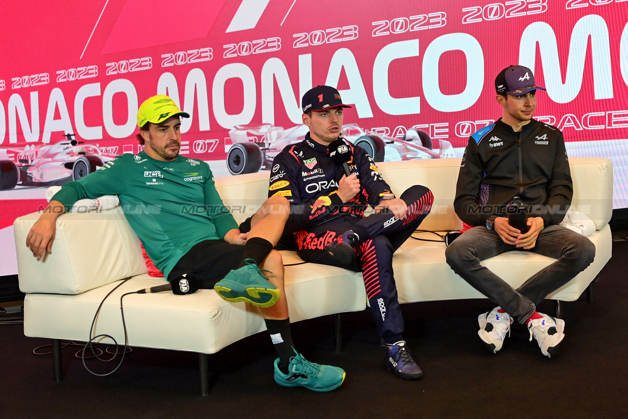 GP MONACO, lktr Fernando Alonso (ESP) Aston Martin F1 Team; Max Verstappen (NLD) Red Bull Racing; e Esteban Ocon (FRA) Alpine F1 Team, in the post race FIA Press Conference.

28.05.2023. Formula 1 World Championship, Rd 7, Monaco Grand Prix, Monte Carlo, Monaco, Gara Day.

- www.xpbimages.com, EMail: requests@xpbimages.com ¬© Copyright: Moy / XPB Images