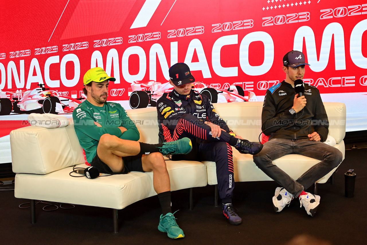 GP MONACO, lktr Fernando Alonso (ESP) Aston Martin F1 Team; Max Verstappen (NLD) Red Bull Racing; e Esteban Ocon (FRA) Alpine F1 Team, in the post race FIA Press Conference.

28.05.2023. Formula 1 World Championship, Rd 7, Monaco Grand Prix, Monte Carlo, Monaco, Gara Day.

- www.xpbimages.com, EMail: requests@xpbimages.com ¬© Copyright: Moy / XPB Images