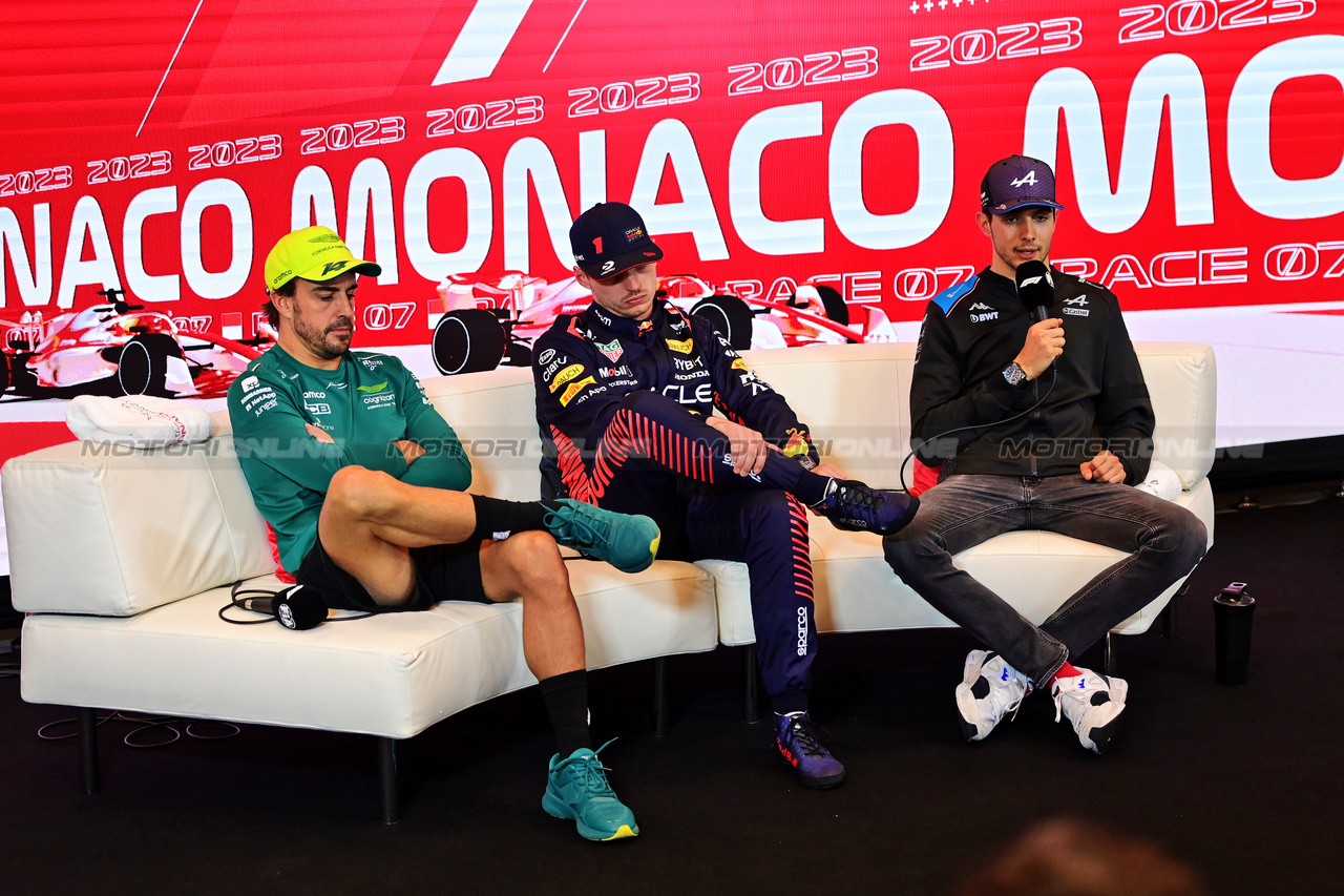 GP MONACO, lktr Fernando Alonso (ESP) Aston Martin F1 Team; Max Verstappen (NLD) Red Bull Racing; e Esteban Ocon (FRA) Alpine F1 Team, in the post race FIA Press Conference.

28.05.2023. Formula 1 World Championship, Rd 7, Monaco Grand Prix, Monte Carlo, Monaco, Gara Day.

- www.xpbimages.com, EMail: requests@xpbimages.com ¬© Copyright: Moy / XPB Images