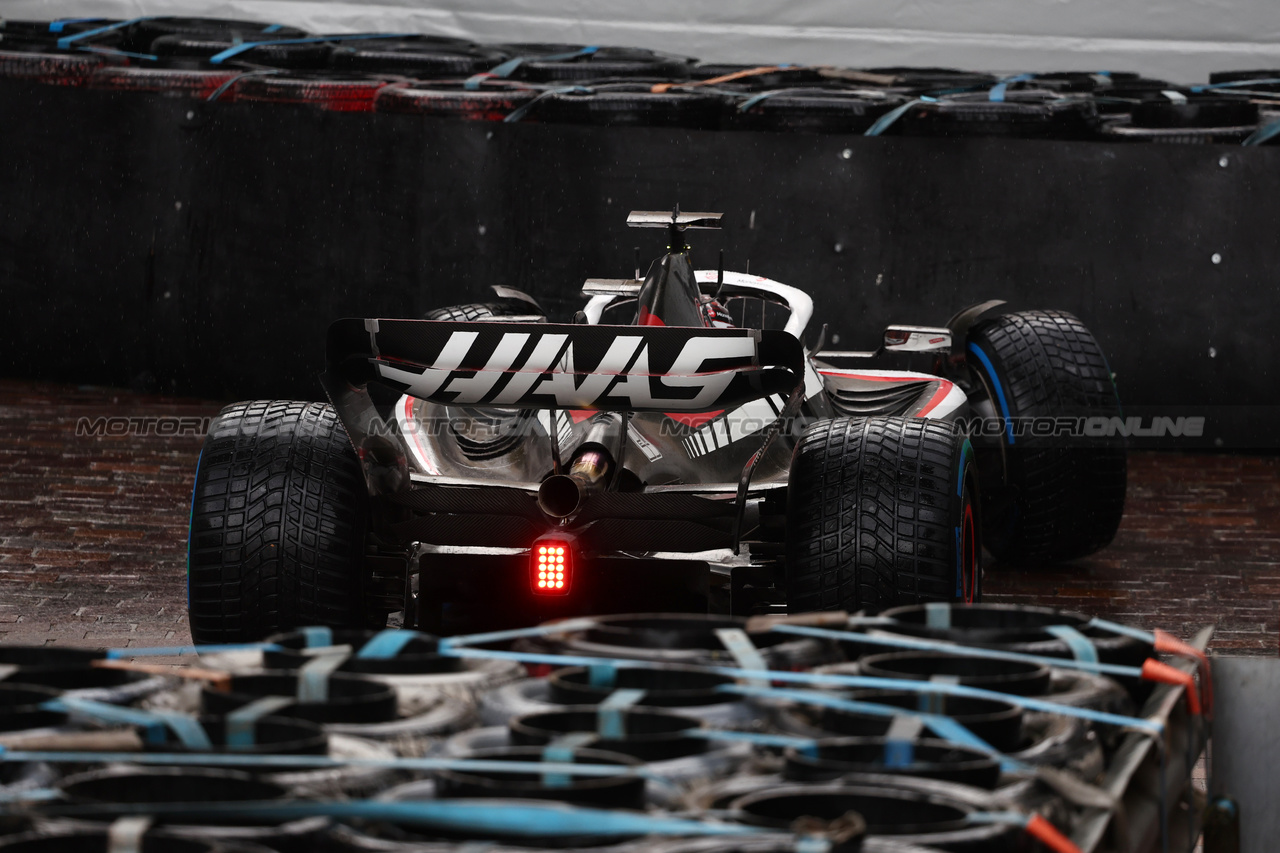GP MONACO, Kevin Magnussen (DEN) Haas VF-23 runs wide.

28.05.2023. Formula 1 World Championship, Rd 7, Monaco Grand Prix, Monte Carlo, Monaco, Gara Day.

- www.xpbimages.com, EMail: requests@xpbimages.com ¬© Copyright: Charniaux / XPB Images