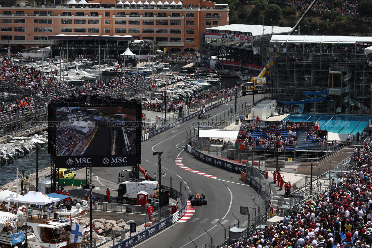 GP MONACO, Sergio Perez (MEX) Red Bull Racing RB19.

28.05.2023. Formula 1 World Championship, Rd 7, Monaco Grand Prix, Monte Carlo, Monaco, Gara Day.

- www.xpbimages.com, EMail: requests@xpbimages.com ¬© Copyright: Moy / XPB Images