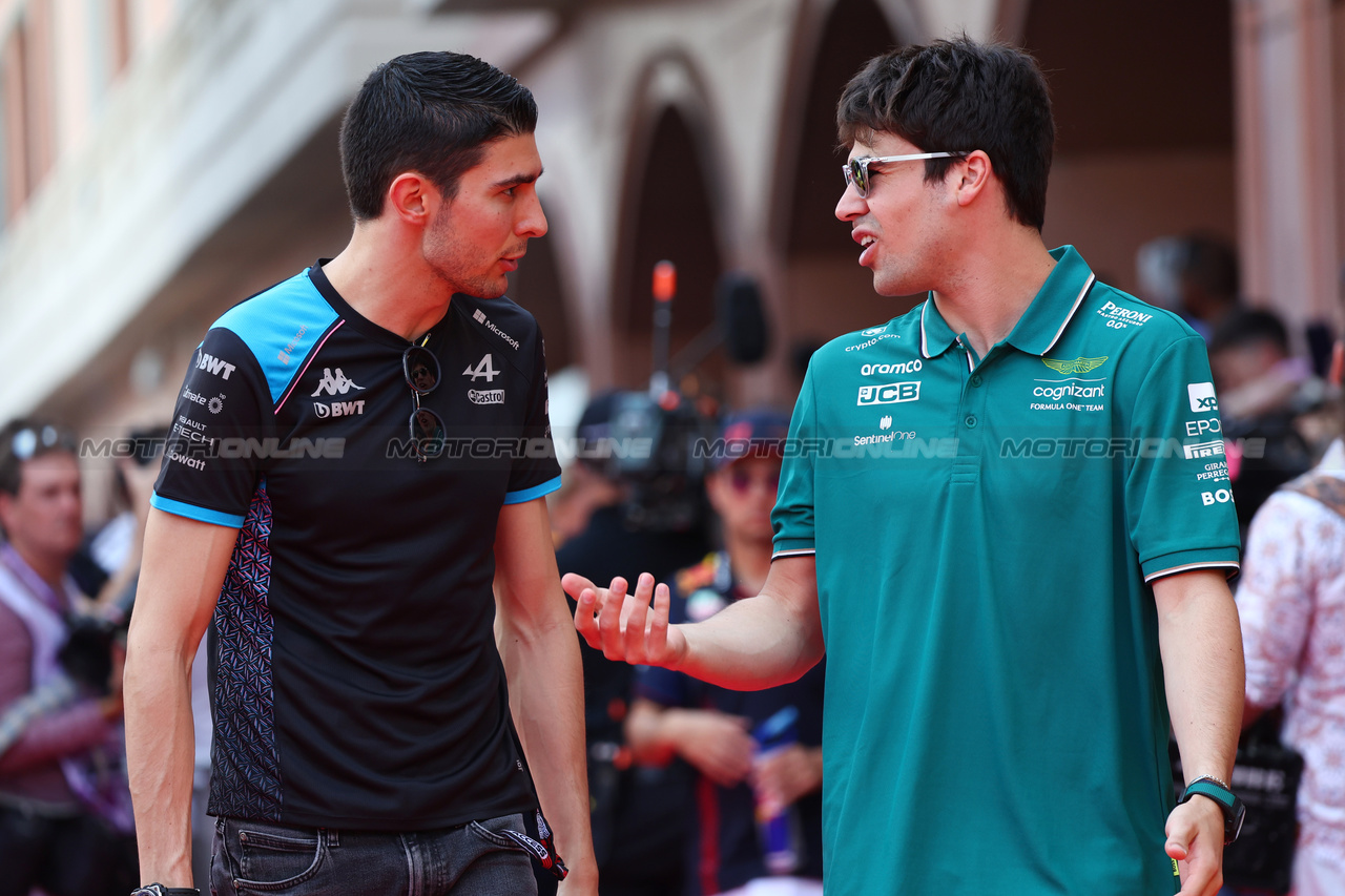 GP MONACO, (L to R): Esteban Ocon (FRA) Alpine F1 Team with Lance Stroll (CDN) Aston Martin F1 Team on the drivers' parade.

28.05.2023. Formula 1 World Championship, Rd 7, Monaco Grand Prix, Monte Carlo, Monaco, Gara Day.

- www.xpbimages.com, EMail: requests@xpbimages.com ¬© Copyright: Batchelor / XPB Images