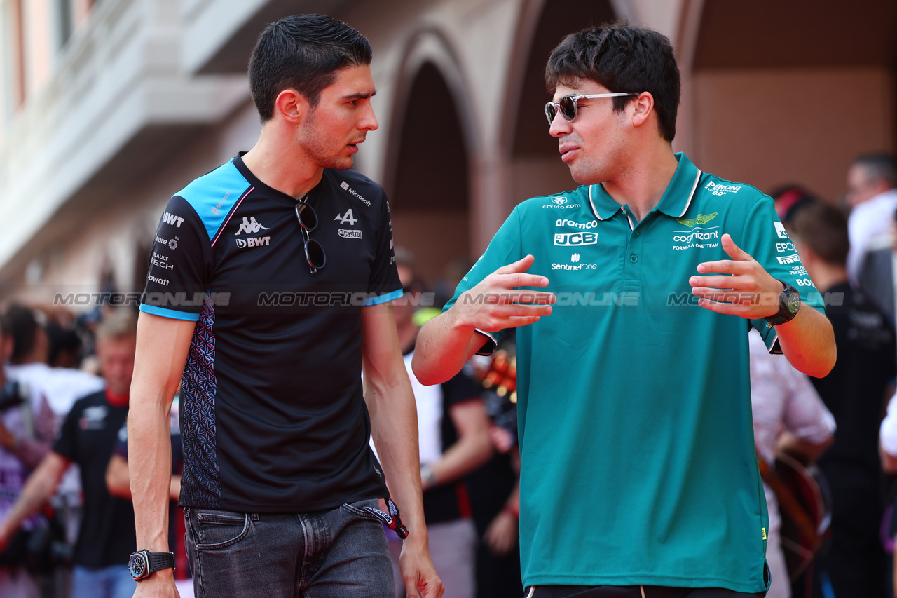 GP MONACO, (L to R): Esteban Ocon (FRA) Alpine F1 Team with Lance Stroll (CDN) Aston Martin F1 Team on the drivers' parade.

28.05.2023. Formula 1 World Championship, Rd 7, Monaco Grand Prix, Monte Carlo, Monaco, Gara Day.

- www.xpbimages.com, EMail: requests@xpbimages.com ¬© Copyright: Batchelor / XPB Images