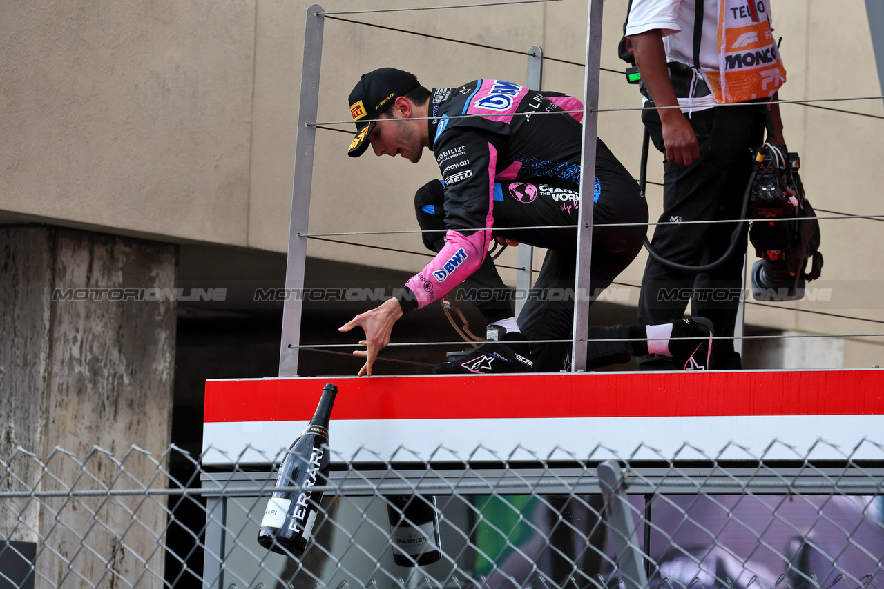 GP MONACO, Esteban Ocon (FRA) Alpine F1 Team celebrates his third position on the podium.

28.05.2023. Formula 1 World Championship, Rd 7, Monaco Grand Prix, Monte Carlo, Monaco, Gara Day.

- www.xpbimages.com, EMail: requests@xpbimages.com ¬© Copyright: Moy / XPB Images