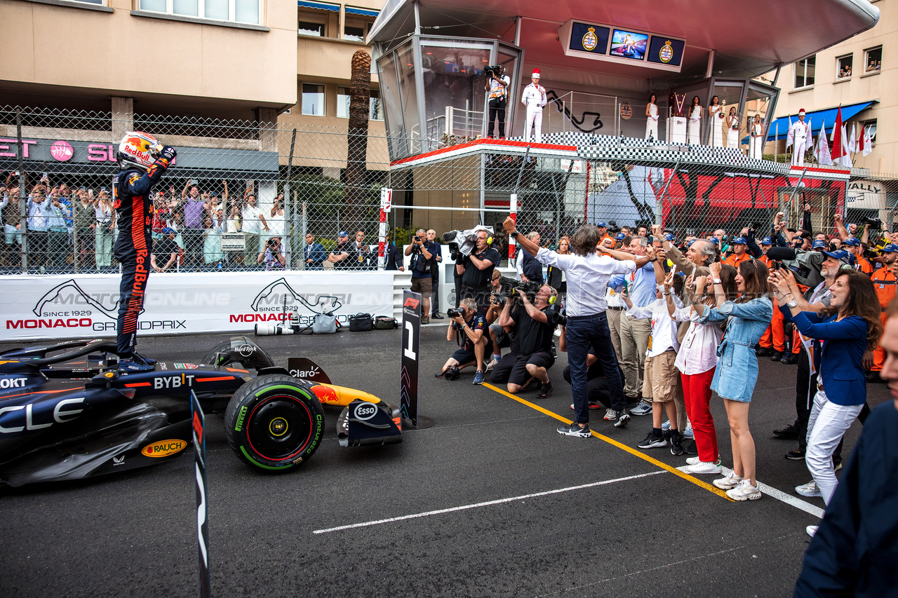 GP MONACO, Gara winner Max Verstappen (NLD) Red Bull Racing RB19 celebrates in parc ferme.

28.05.2023. Formula 1 World Championship, Rd 7, Monaco Grand Prix, Monte Carlo, Monaco, Gara Day.

- www.xpbimages.com, EMail: requests@xpbimages.com ¬© Copyright: Bearne / XPB Images