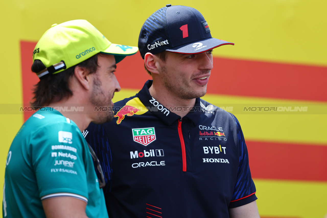 GP MONACO, (L to R): Fernando Alonso (ESP) Aston Martin F1 Team e Max Verstappen (NLD) Red Bull Racing on the drivers' parade.

28.05.2023. Formula 1 World Championship, Rd 7, Monaco Grand Prix, Monte Carlo, Monaco, Gara Day.

- www.xpbimages.com, EMail: requests@xpbimages.com ¬© Copyright: Batchelor / XPB Images