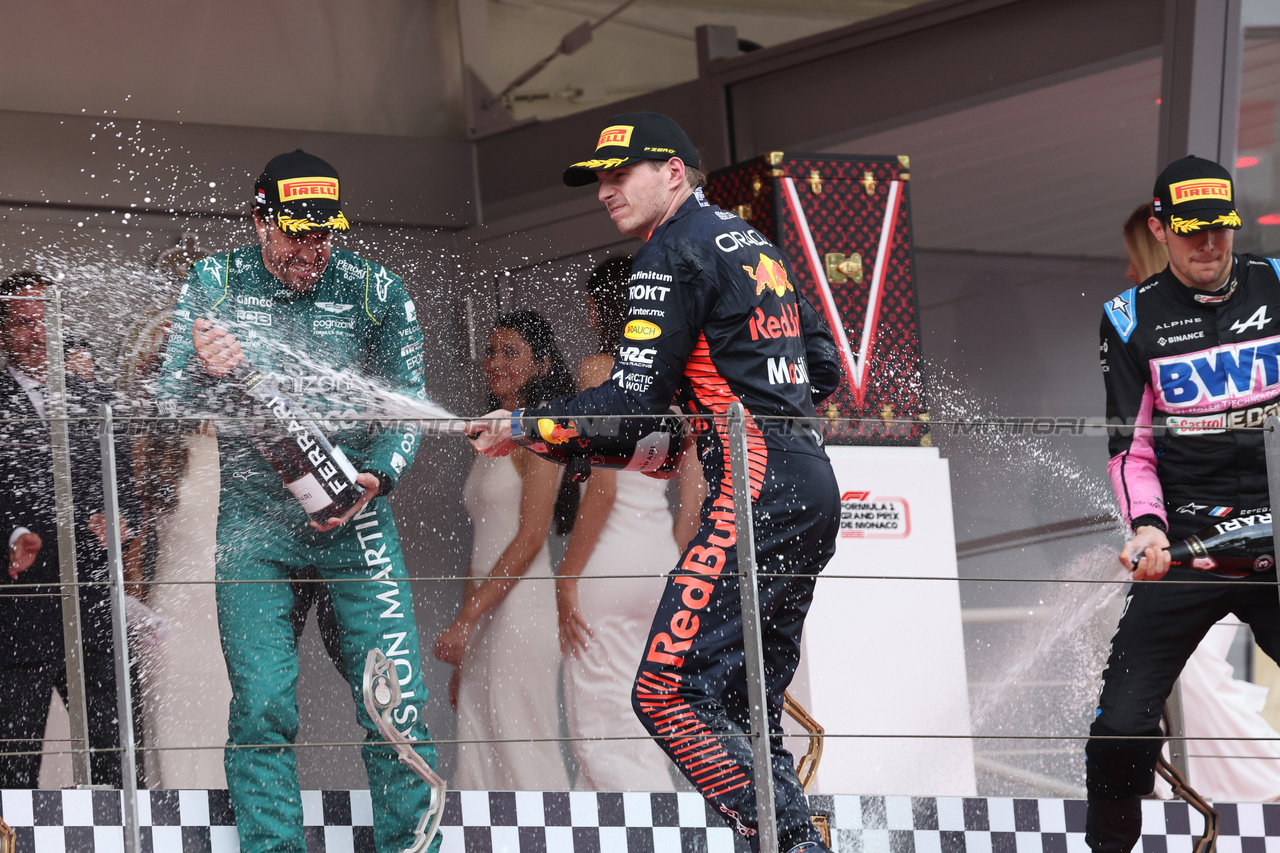 GP MONACO, The podium (L to R): Fernando Alonso (ESP) Aston Martin F1 Team, second; Max Verstappen (NLD) Red Bull Racing, vincitore; Esteban Ocon (FRA) Alpine F1 Team, third.

28.05.2023. Formula 1 World Championship, Rd 7, Monaco Grand Prix, Monte Carlo, Monaco, Gara Day.

- www.xpbimages.com, EMail: requests@xpbimages.com ¬© Copyright: Bearne / XPB Images