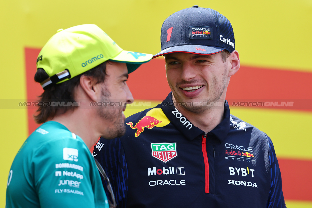 GP MONACO, (L to R): Fernando Alonso (ESP) Aston Martin F1 Team e Max Verstappen (NLD) Red Bull Racing on the drivers' parade.

28.05.2023. Formula 1 World Championship, Rd 7, Monaco Grand Prix, Monte Carlo, Monaco, Gara Day.

- www.xpbimages.com, EMail: requests@xpbimages.com ¬© Copyright: Batchelor / XPB Images