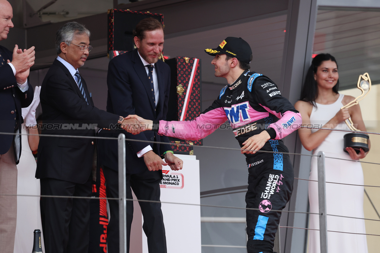 GP MONACO, Esteban Ocon (FRA) Alpine F1 Team celebrates his third position on the podium.

28.05.2023. Formula 1 World Championship, Rd 7, Monaco Grand Prix, Monte Carlo, Monaco, Gara Day.

- www.xpbimages.com, EMail: requests@xpbimages.com ¬© Copyright: Bearne / XPB Images
