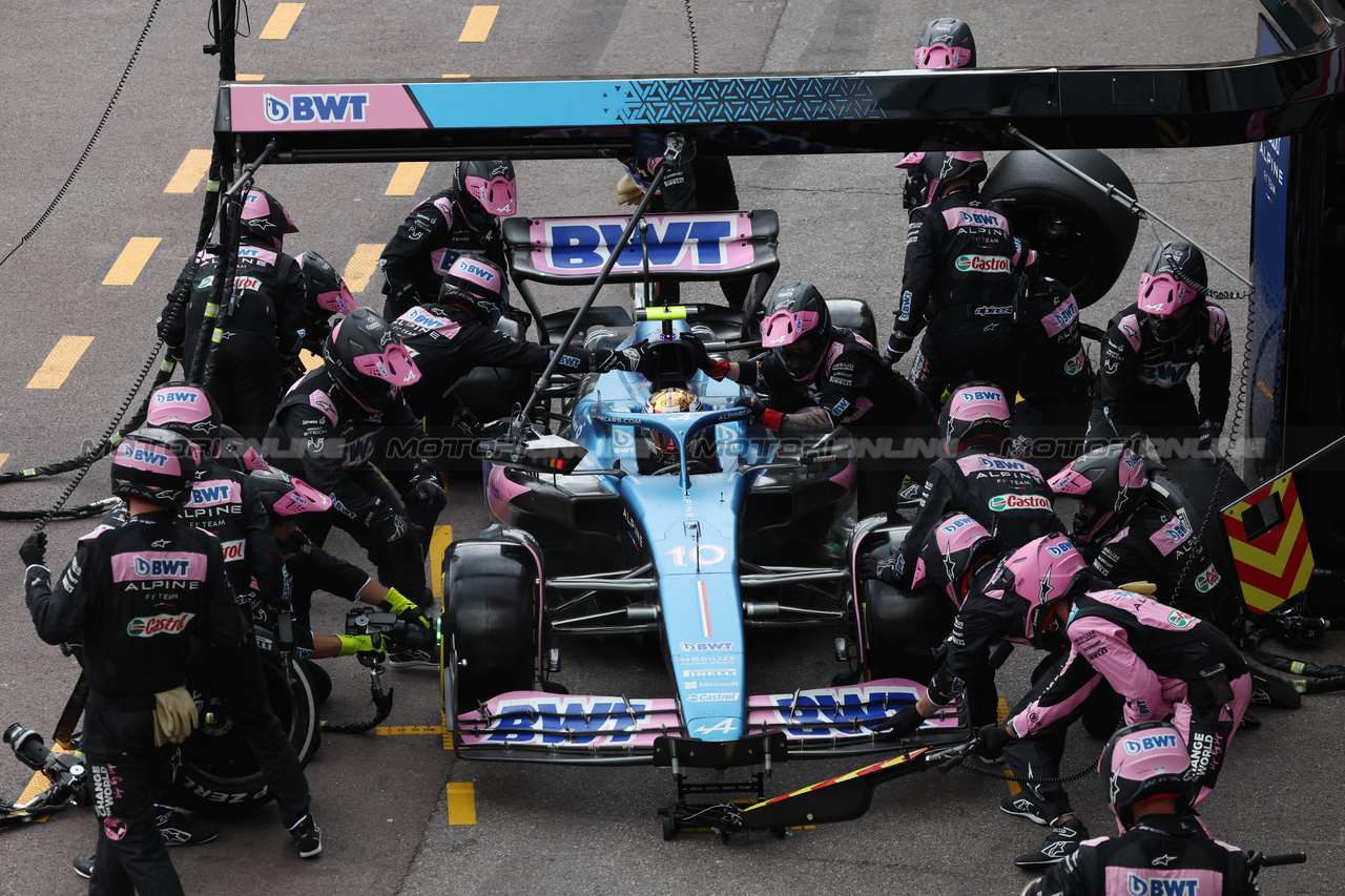 GP MONACO, Pierre Gasly (FRA) Alpine F1 Team A523 makes a pit stop.

28.05.2023. Formula 1 World Championship, Rd 7, Monaco Grand Prix, Monte Carlo, Monaco, Gara Day.

- www.xpbimages.com, EMail: requests@xpbimages.com ¬© Copyright: Bearne / XPB Images