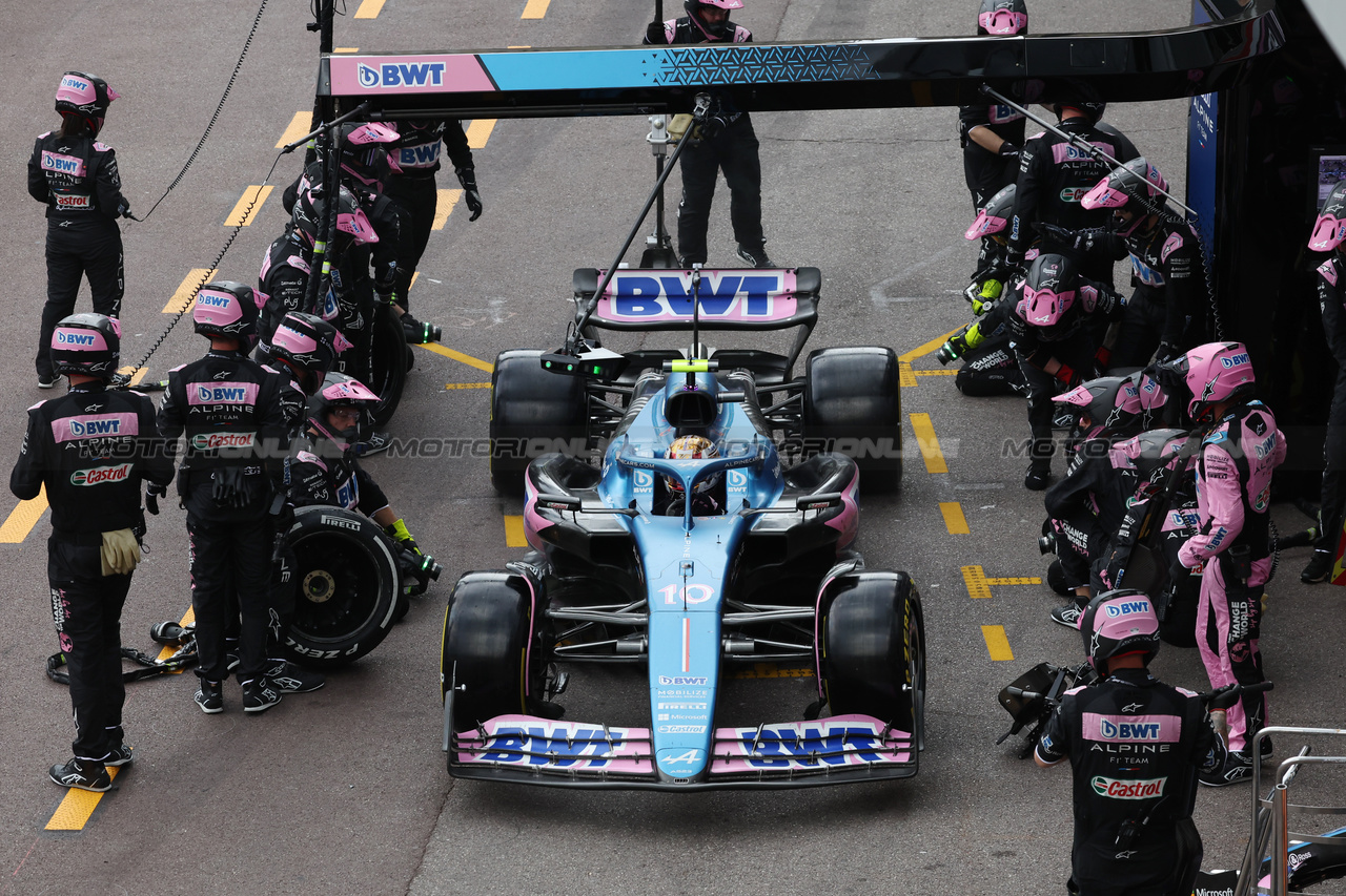 GP MONACO, Pierre Gasly (FRA) Alpine F1 Team A523 makes a pit stop.

28.05.2023. Formula 1 World Championship, Rd 7, Monaco Grand Prix, Monte Carlo, Monaco, Gara Day.

- www.xpbimages.com, EMail: requests@xpbimages.com ¬© Copyright: Bearne / XPB Images