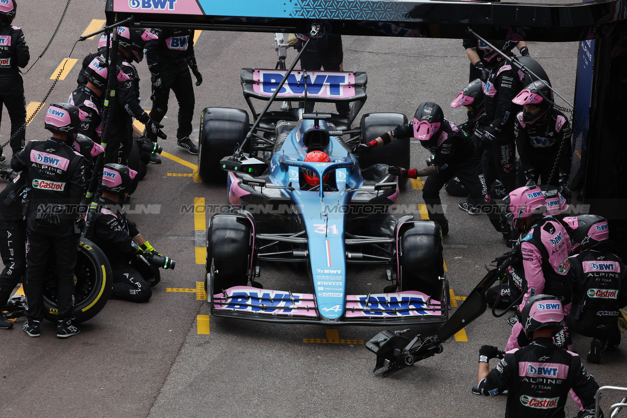 GP MONACO, Esteban Ocon (FRA) Alpine F1 Team A523 makes a pit stop.

28.05.2023. Formula 1 World Championship, Rd 7, Monaco Grand Prix, Monte Carlo, Monaco, Gara Day.

- www.xpbimages.com, EMail: requests@xpbimages.com ¬© Copyright: Bearne / XPB Images