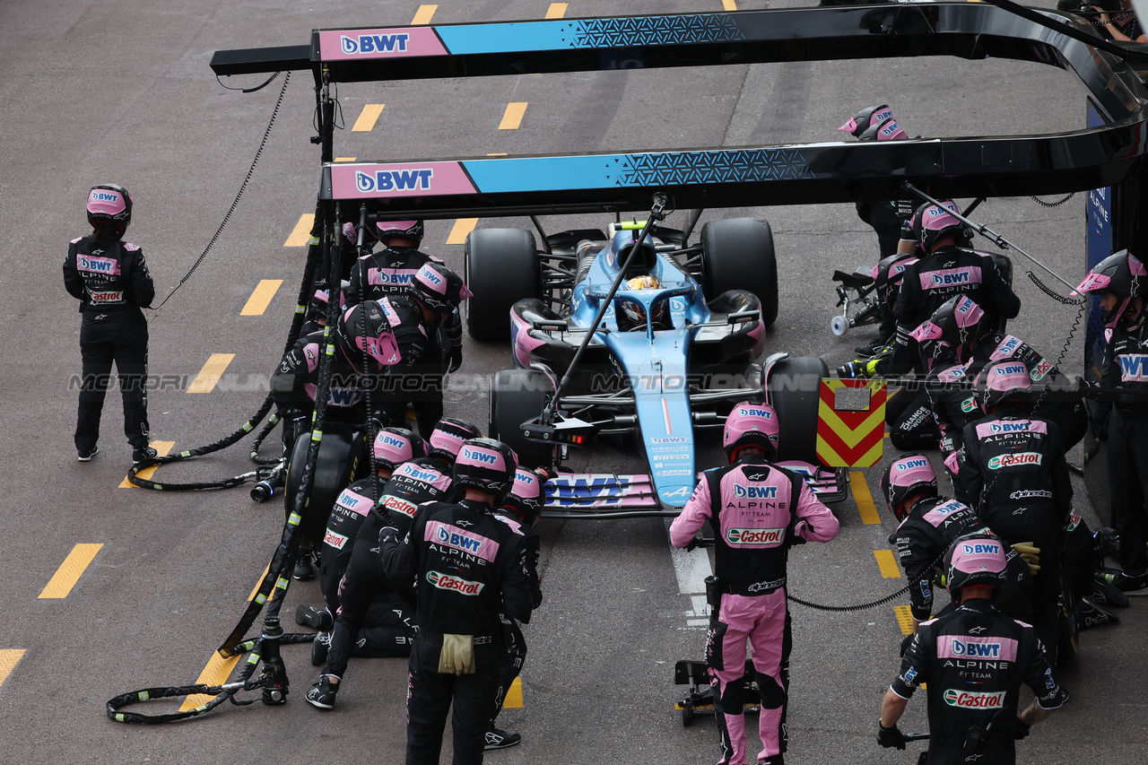 GP MONACO, Pierre Gasly (FRA) Alpine F1 Team A523 makes a pit stop.

28.05.2023. Formula 1 World Championship, Rd 7, Monaco Grand Prix, Monte Carlo, Monaco, Gara Day.

- www.xpbimages.com, EMail: requests@xpbimages.com ¬© Copyright: Bearne / XPB Images