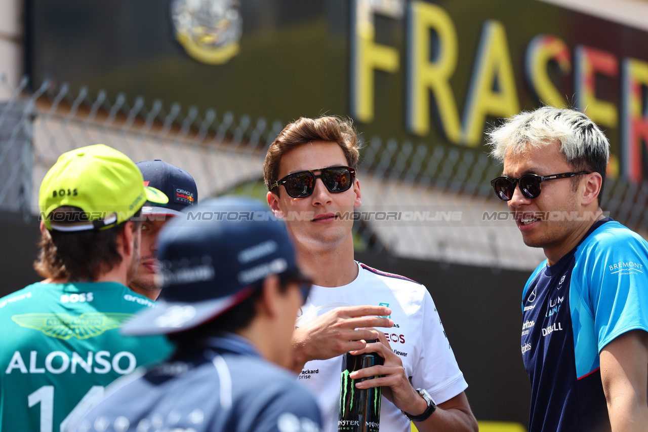 GP MONACO, George Russell (GBR) Mercedes AMG F1 e Alexander Albon (THA) Williams Racing on the drivers' parade.

28.05.2023. Formula 1 World Championship, Rd 7, Monaco Grand Prix, Monte Carlo, Monaco, Gara Day.

- www.xpbimages.com, EMail: requests@xpbimages.com ¬© Copyright: Batchelor / XPB Images