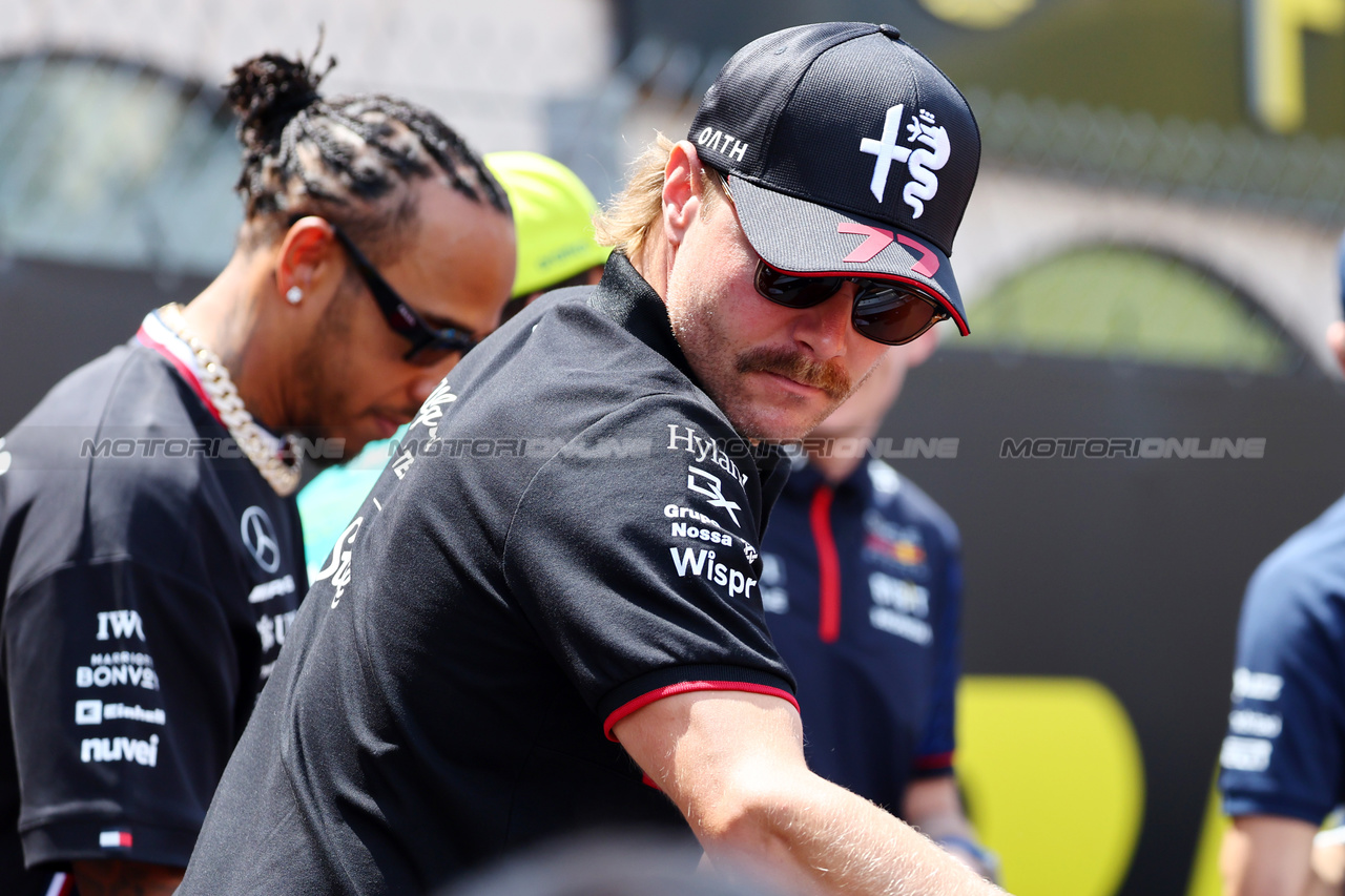 GP MONACO, Valtteri Bottas (FIN) Alfa Romeo F1 Team on the drivers' parade.

28.05.2023. Formula 1 World Championship, Rd 7, Monaco Grand Prix, Monte Carlo, Monaco, Gara Day.

- www.xpbimages.com, EMail: requests@xpbimages.com ¬© Copyright: Batchelor / XPB Images
