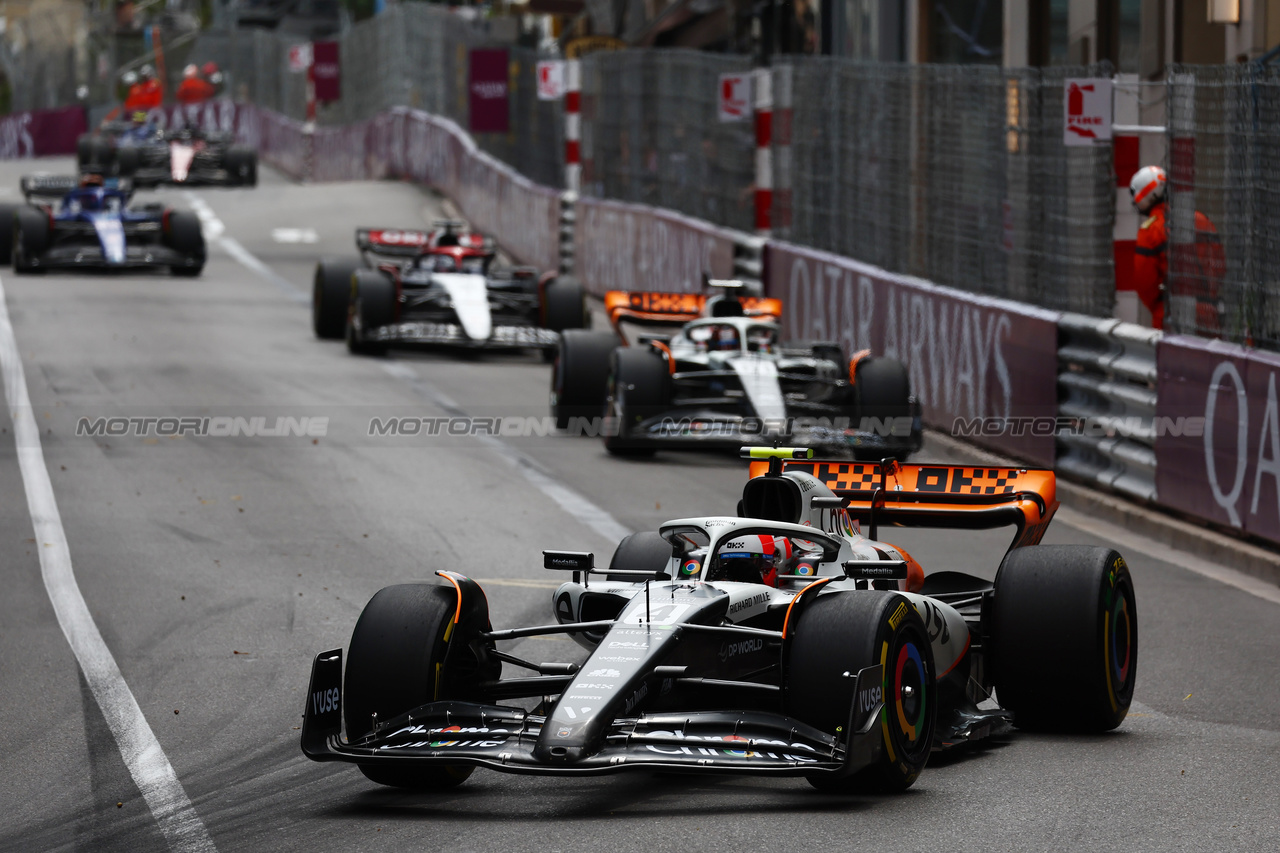 GP MONACO, Lando Norris (GBR) McLaren MCL60.

28.05.2023. Formula 1 World Championship, Rd 7, Monaco Grand Prix, Monte Carlo, Monaco, Gara Day.

 - www.xpbimages.com, EMail: requests@xpbimages.com ¬© Copyright: Coates / XPB Images