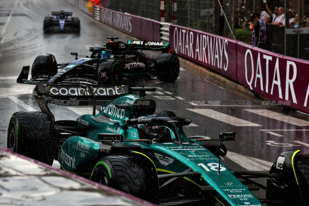 GP MONACO, Lance Stroll (CDN) Aston Martin F1 Team AMR23 e George Russell (GBR) Mercedes AMG F1 W14 run wide.

28.05.2023. Formula 1 World Championship, Rd 7, Monaco Grand Prix, Monte Carlo, Monaco, Gara Day.

 - www.xpbimages.com, EMail: requests@xpbimages.com ¬© Copyright: Coates / XPB Images
