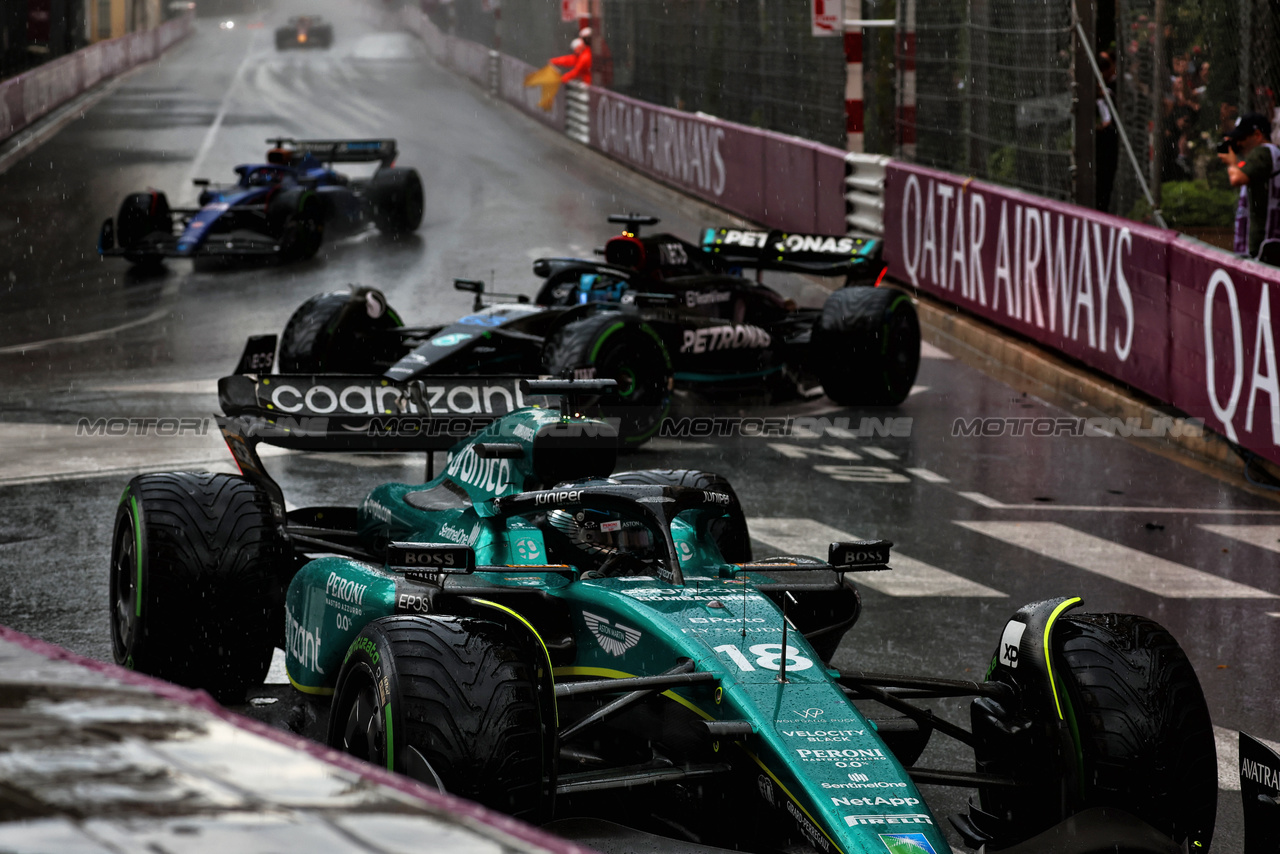 GP MONACO, Lance Stroll (CDN) Aston Martin F1 Team AMR23 e George Russell (GBR) Mercedes AMG F1 W14 run wide.

28.05.2023. Formula 1 World Championship, Rd 7, Monaco Grand Prix, Monte Carlo, Monaco, Gara Day.

 - www.xpbimages.com, EMail: requests@xpbimages.com ¬© Copyright: Coates / XPB Images
