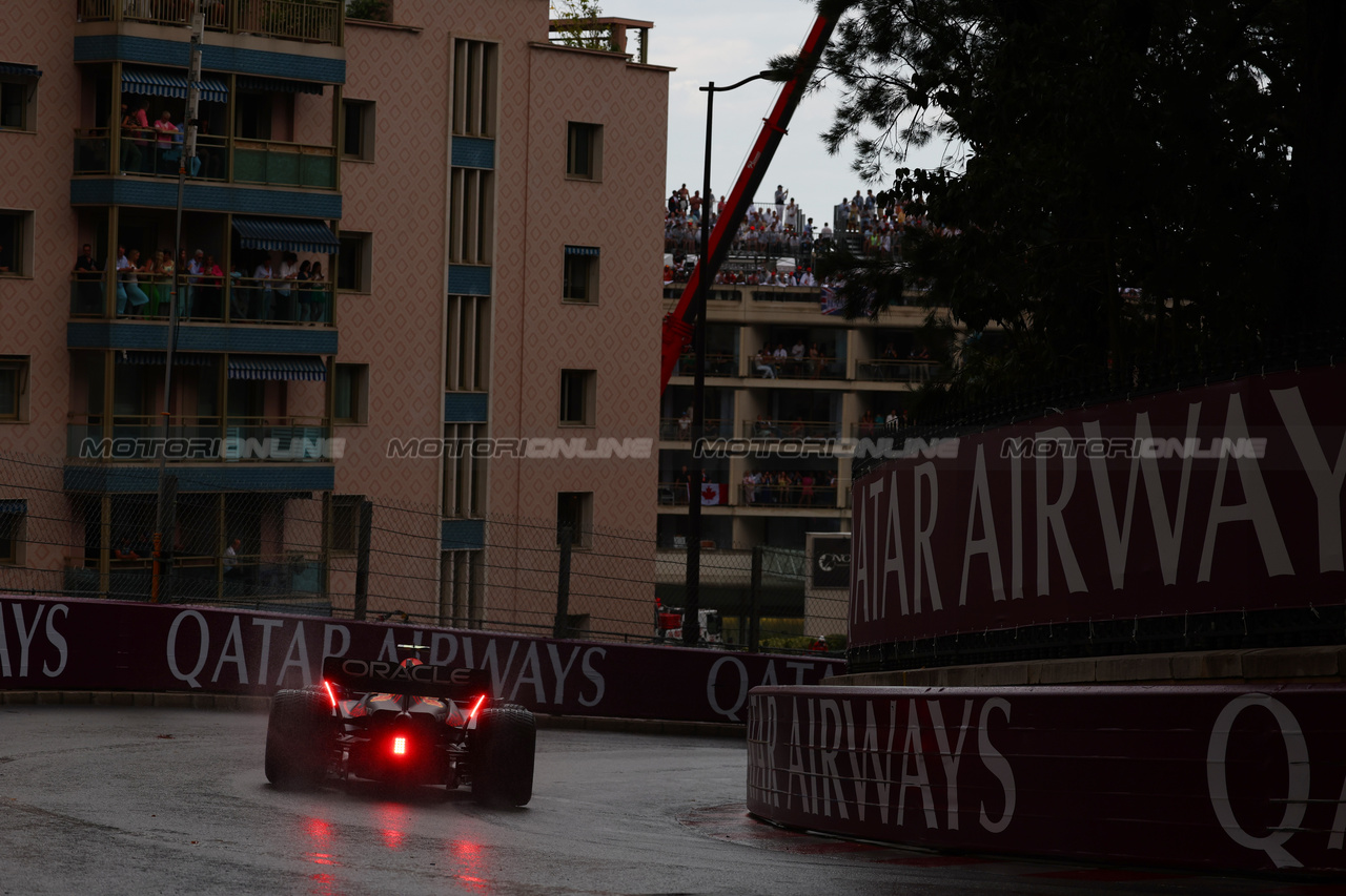 GP MONACO, Sergio Perez (MEX) Red Bull Racing RB19.

28.05.2023. Formula 1 World Championship, Rd 7, Monaco Grand Prix, Monte Carlo, Monaco, Gara Day.

 - www.xpbimages.com, EMail: requests@xpbimages.com ¬© Copyright: Coates / XPB Images