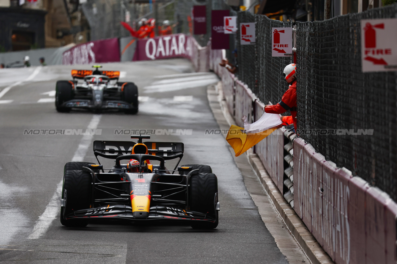 GP MONACO, Gara winner Max Verstappen (NLD) Red Bull Racing RB19 at the end of the race.

28.05.2023. Formula 1 World Championship, Rd 7, Monaco Grand Prix, Monte Carlo, Monaco, Gara Day.

 - www.xpbimages.com, EMail: requests@xpbimages.com ¬© Copyright: Coates / XPB Images