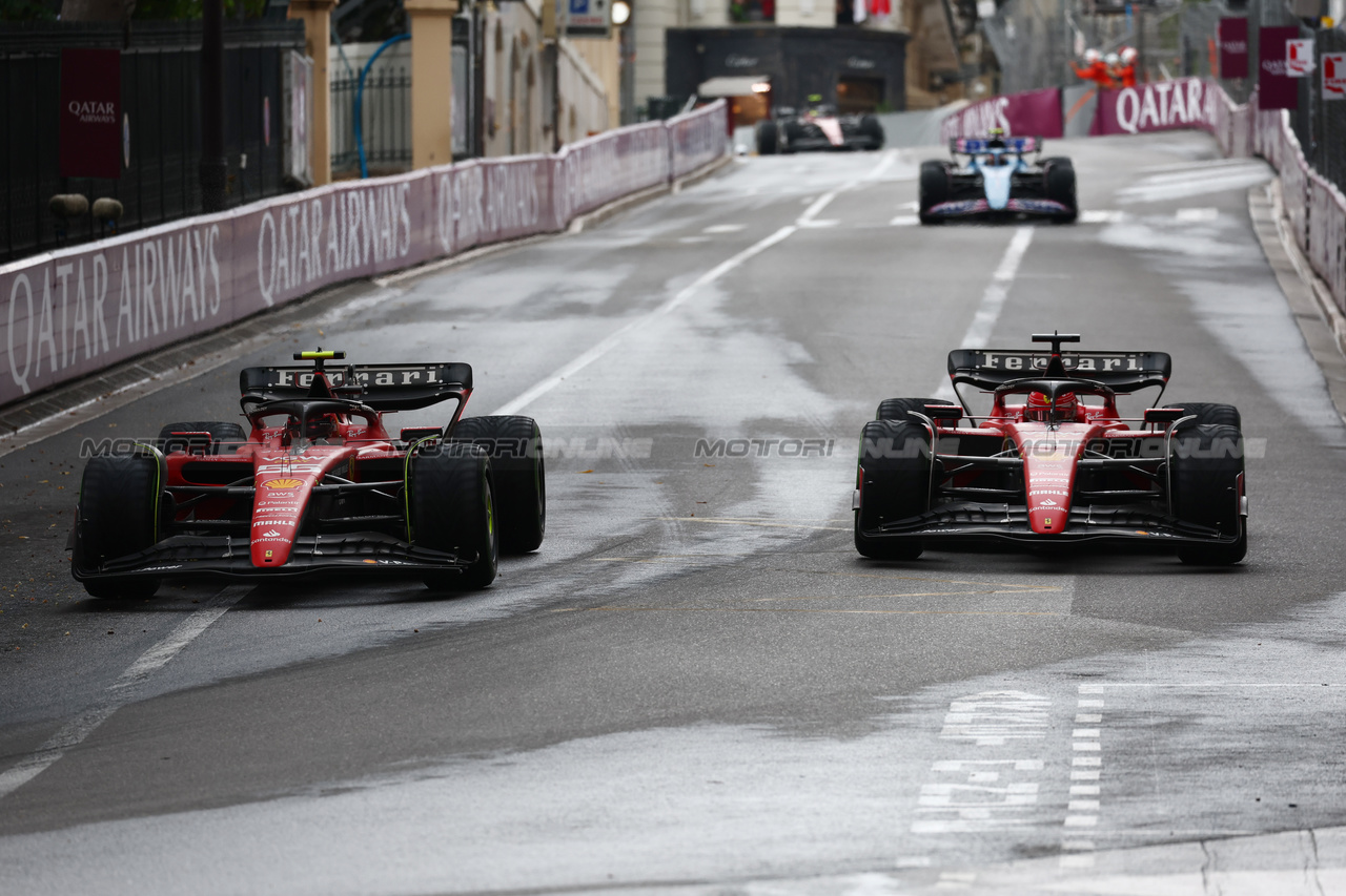 GP MONACO, Charles Leclerc (MON) Ferrari SF-23 e Carlos Sainz Jr (ESP) Ferrari SF-23 at the end of the race.

28.05.2023. Formula 1 World Championship, Rd 7, Monaco Grand Prix, Monte Carlo, Monaco, Gara Day.

 - www.xpbimages.com, EMail: requests@xpbimages.com ¬© Copyright: Coates / XPB Images