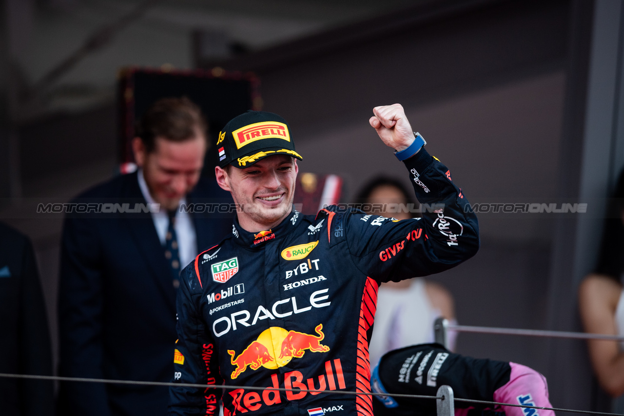 GP MONACO, Gara winner Max Verstappen (NLD) Red Bull Racing celebrates on the podium.

28.05.2023. Formula 1 World Championship, Rd 7, Monaco Grand Prix, Monte Carlo, Monaco, Gara Day.

- www.xpbimages.com, EMail: requests@xpbimages.com ¬© Copyright: Price / XPB Images