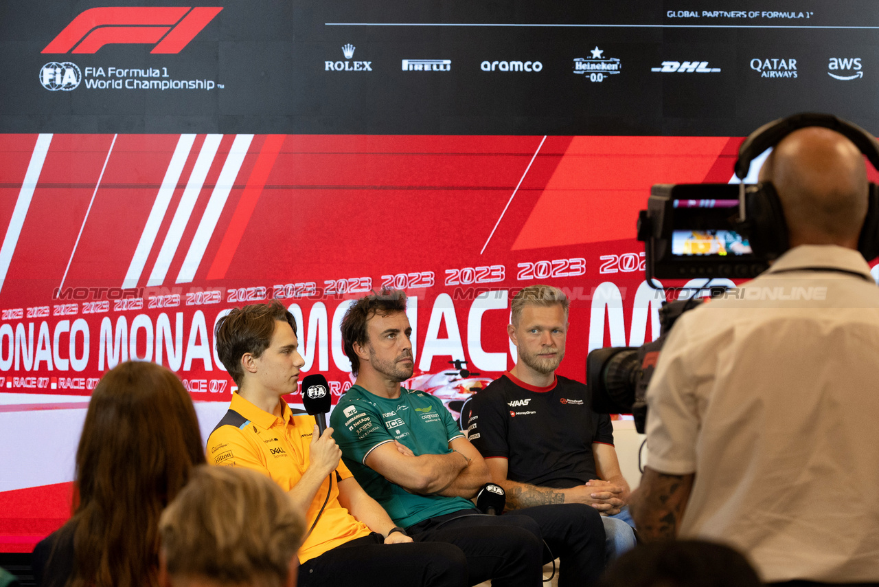 GP MONACO, (L to R): Oscar Piastri (AUS) McLaren; Fernando Alonso (ESP) Aston Martin F1 Team; e Kevin Magnussen (DEN) Haas F1 Team, in the FIA Press Conference.

25.05.2023. Formula 1 World Championship, Rd 7, Monaco Grand Prix, Monte Carlo, Monaco, Preparation Day.

- www.xpbimages.com, EMail: requests@xpbimages.com ¬© Copyright: Bearne / XPB Images
