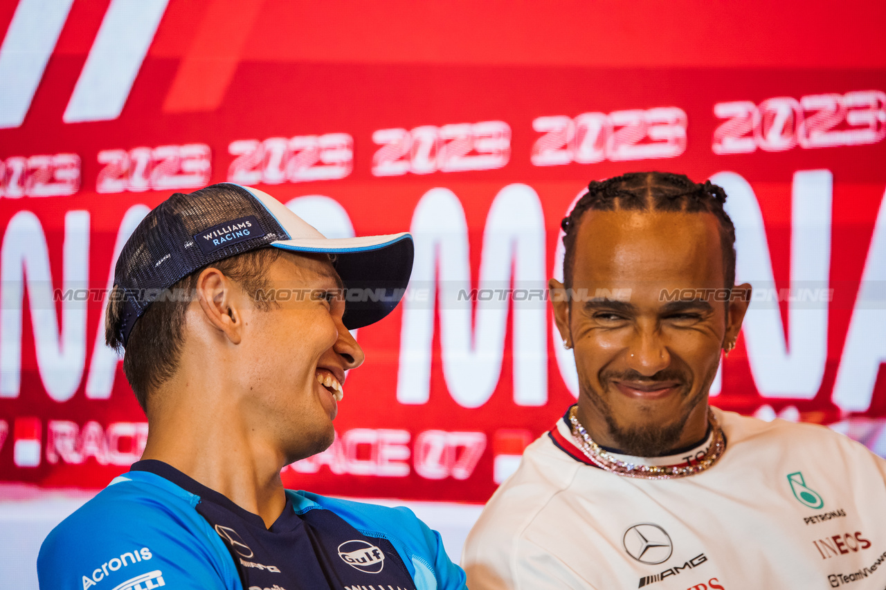 GP MONACO, (L to R): Alexander Albon (THA) Williams Racing e Lewis Hamilton (GBR) Mercedes AMG F1 in the FIA Press Conference.

25.05.2023. Formula 1 World Championship, Rd 7, Monaco Grand Prix, Monte Carlo, Monaco, Preparation Day.

- www.xpbimages.com, EMail: requests@xpbimages.com ¬© Copyright: Bearne / XPB Images