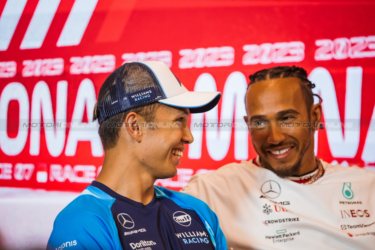 GP MONACO, (L to R): Alexander Albon (THA) Williams Racing e Lewis Hamilton (GBR) Mercedes AMG F1 in the FIA Press Conference.

25.05.2023. Formula 1 World Championship, Rd 7, Monaco Grand Prix, Monte Carlo, Monaco, Preparation Day.

- www.xpbimages.com, EMail: requests@xpbimages.com ¬© Copyright: Bearne / XPB Images