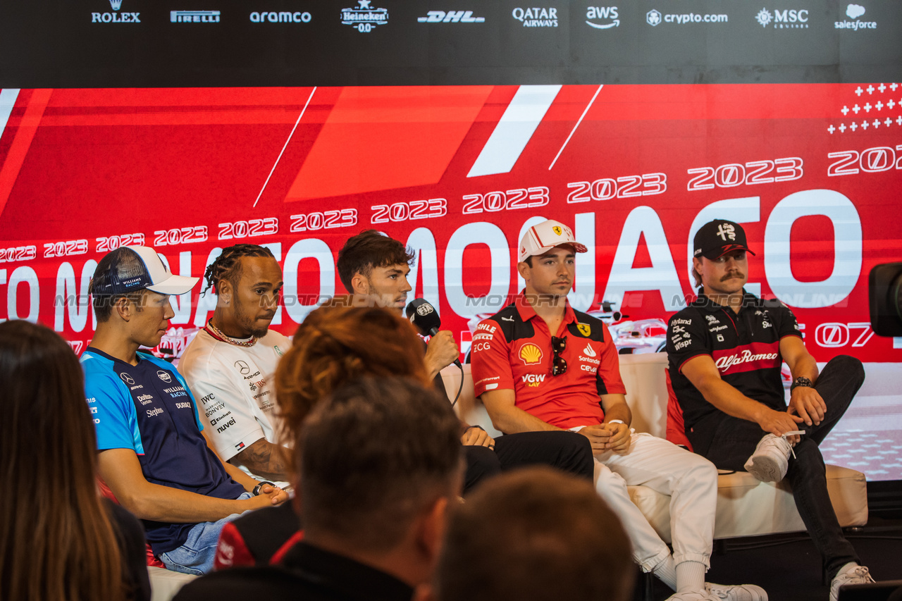 GP MONACO, (L to R): Alexander Albon (THA) Williams Racing; Lewis Hamilton (GBR) Mercedes AMG F1; Pierre Gasly (FRA) Alpine F1 Team; Charles Leclerc (MON) Ferrari; e Valtteri Bottas (FIN) Alfa Romeo F1 Team, in the FIA Press Conference.

25.05.2023. Formula 1 World Championship, Rd 7, Monaco Grand Prix, Monte Carlo, Monaco, Preparation Day.

- www.xpbimages.com, EMail: requests@xpbimages.com ¬© Copyright: Bearne / XPB Images