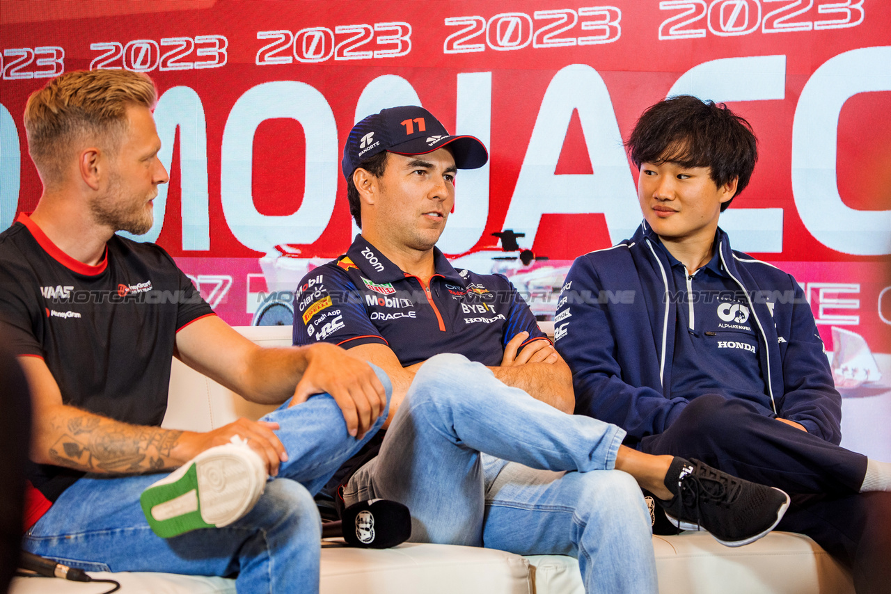 GP MONACO, (L to R): Kevin Magnussen (DEN) Haas F1 Team; Sergio Perez (MEX) Red Bull Racing; e Yuki Tsunoda (JPN) AlphaTauri, in the FIA Press Conference.

25.05.2023. Formula 1 World Championship, Rd 7, Monaco Grand Prix, Monte Carlo, Monaco, Preparation Day.

- www.xpbimages.com, EMail: requests@xpbimages.com ¬© Copyright: Bearne / XPB Images