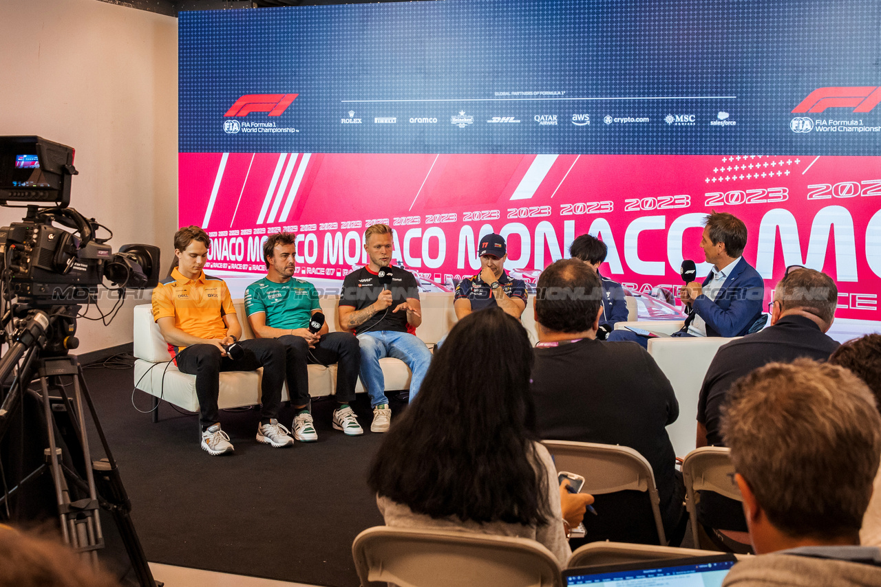 GP MONACO, (L to R): Oscar Piastri (AUS) McLaren; Fernando Alonso (ESP) Aston Martin F1 Team; Kevin Magnussen (DEN) Haas F1 Team; Sergio Perez (MEX) Red Bull Racing; e Yuki Tsunoda (JPN) AlphaTauri, in the FIA Press Conference.

25.05.2023. Formula 1 World Championship, Rd 7, Monaco Grand Prix, Monte Carlo, Monaco, Preparation Day.

- www.xpbimages.com, EMail: requests@xpbimages.com ¬© Copyright: Bearne / XPB Images