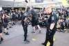 GP MONACO, Romesh Ranganathan (GBR) Comedian e Rob Beckett (GBR) Comedian practice a pit stop with Mercedes AMG F1.
25.05.2023. Formula 1 World Championship, Rd 7, Monaco Grand Prix, Monte Carlo, Monaco, Preparation Day.
- www.xpbimages.com, EMail: requests@xpbimages.com ¬© Copyright: Batchelor / XPB Images