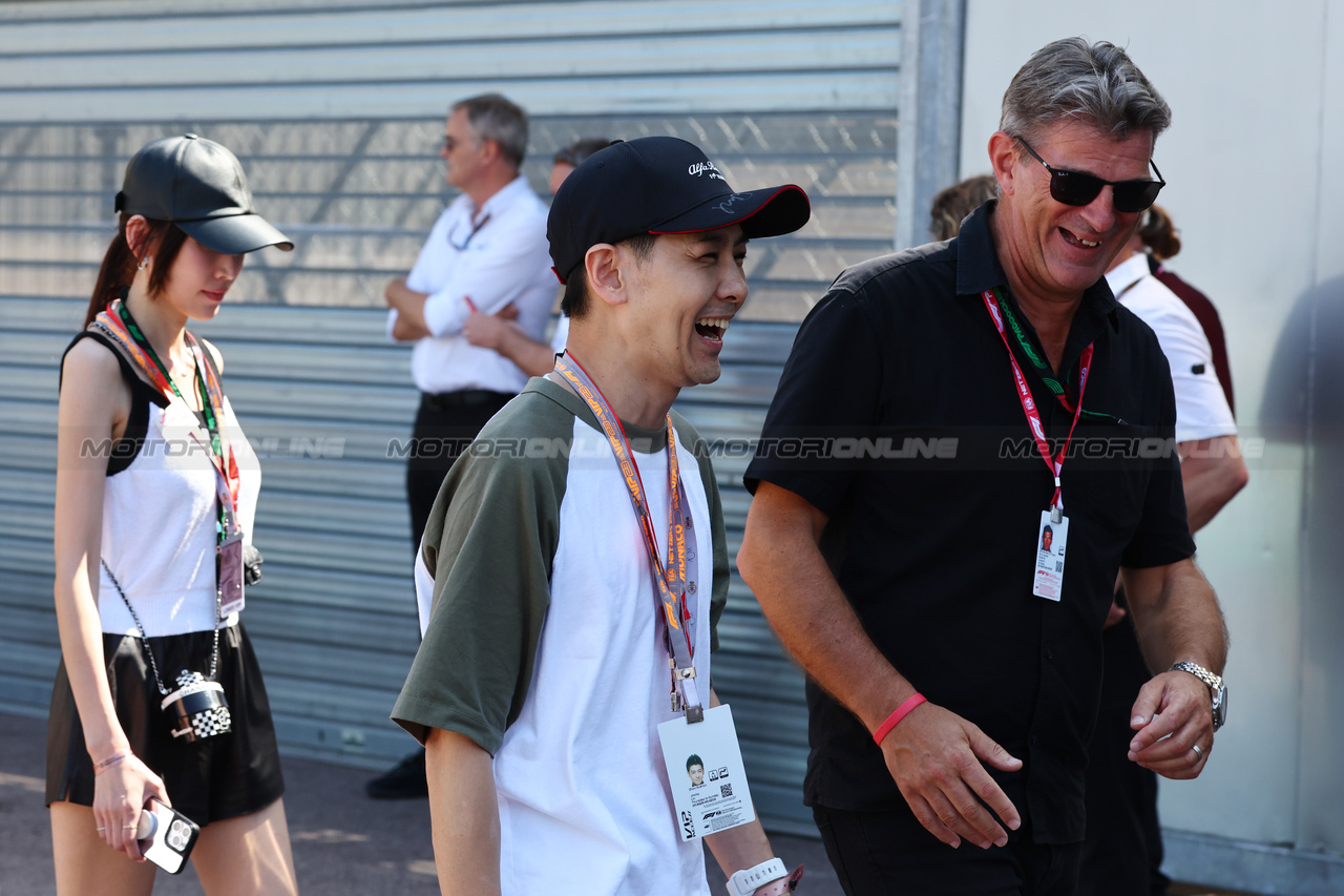 GP MONACO, Jimmy Lin (TWN) Singer, Alfa Romeo F1 Team guest, with Graeme Lowdon (GBR).

27.05.2023. Formula 1 World Championship, Rd 7, Monaco Grand Prix, Monte Carlo, Monaco, Qualifiche Day.

- www.xpbimages.com, EMail: requests@xpbimages.com ¬© Copyright: Batchelor / XPB Images