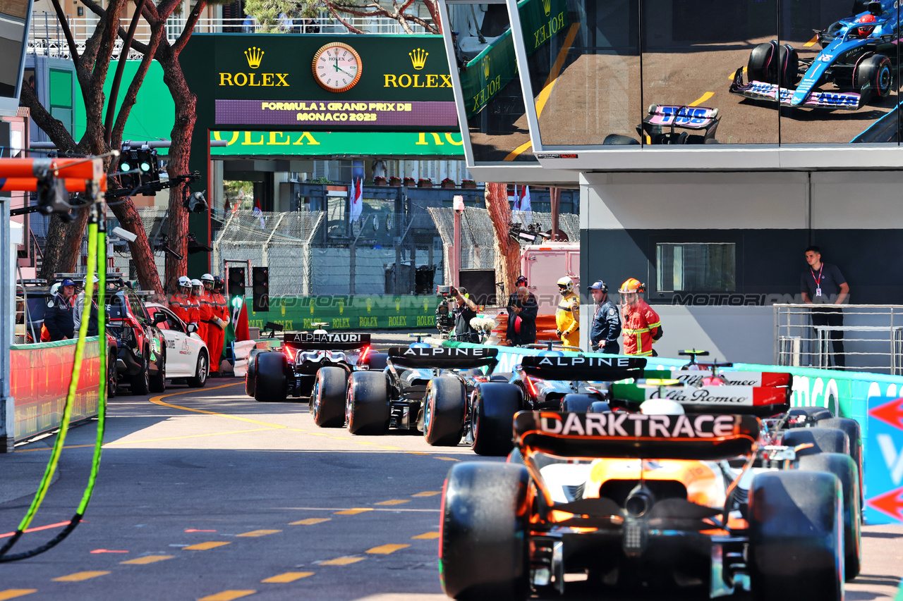 GP MONACO, Esteban Ocon (FRA) Alpine F1 Team A523 e Pierre Gasly (FRA) Alpine F1 Team A523 leave the pits with other cars during qualifying.

27.05.2023. Formula 1 World Championship, Rd 7, Monaco Grand Prix, Monte Carlo, Monaco, Qualifiche Day.

- www.xpbimages.com, EMail: requests@xpbimages.com ¬© Copyright: Batchelor / XPB Images