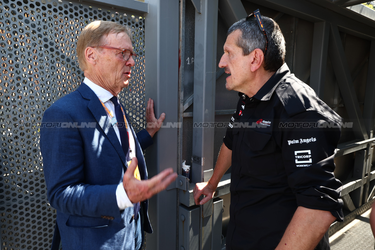 GP MONACO, (L to R): Ari Vatanen (FIN) Former World Rally Champion with Guenther Steiner (ITA) Haas F1 Team Prinicipal.

27.05.2023. Formula 1 World Championship, Rd 7, Monaco Grand Prix, Monte Carlo, Monaco, Qualifiche Day.

 - www.xpbimages.com, EMail: requests@xpbimages.com ¬© Copyright: Coates / XPB Images