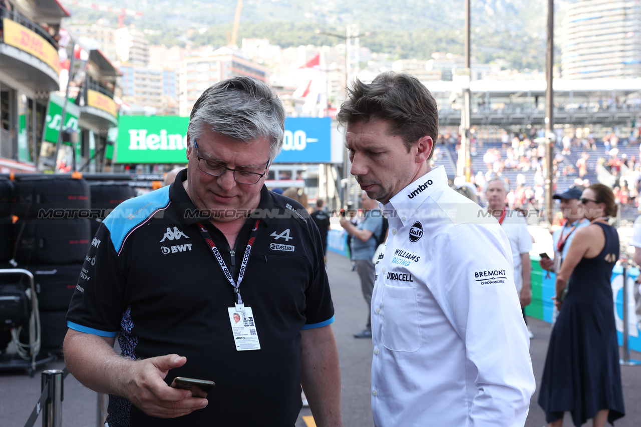 GP MONACO, (L to R): Otmar Szafnauer (USA) Alpine F1 Team, Team Principal with James Vowles (GBR) Williams Racing Team Principal.

27.05.2023. Formula 1 World Championship, Rd 7, Monaco Grand Prix, Monte Carlo, Monaco, Qualifiche Day.

- www.xpbimages.com, EMail: requests@xpbimages.com ¬© Copyright: Bearne / XPB Images