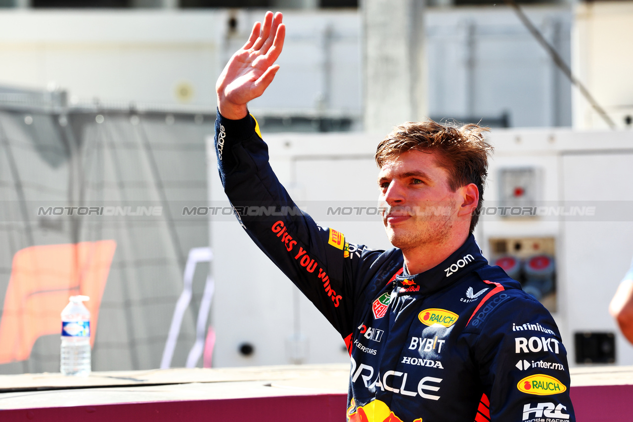 GP MONACO, Max Verstappen (NLD) Red Bull Racing celebrates his pole position in qualifying parc ferme.

27.05.2023. Formula 1 World Championship, Rd 7, Monaco Grand Prix, Monte Carlo, Monaco, Qualifiche Day.

 - www.xpbimages.com, EMail: requests@xpbimages.com ¬© Copyright: Coates / XPB Images