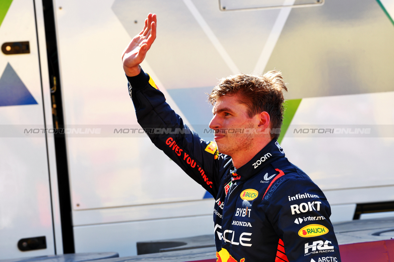 GP MONACO, Max Verstappen (NLD) Red Bull Racing celebrates his pole position in qualifying parc ferme.

27.05.2023. Formula 1 World Championship, Rd 7, Monaco Grand Prix, Monte Carlo, Monaco, Qualifiche Day.

 - www.xpbimages.com, EMail: requests@xpbimages.com ¬© Copyright: Coates / XPB Images