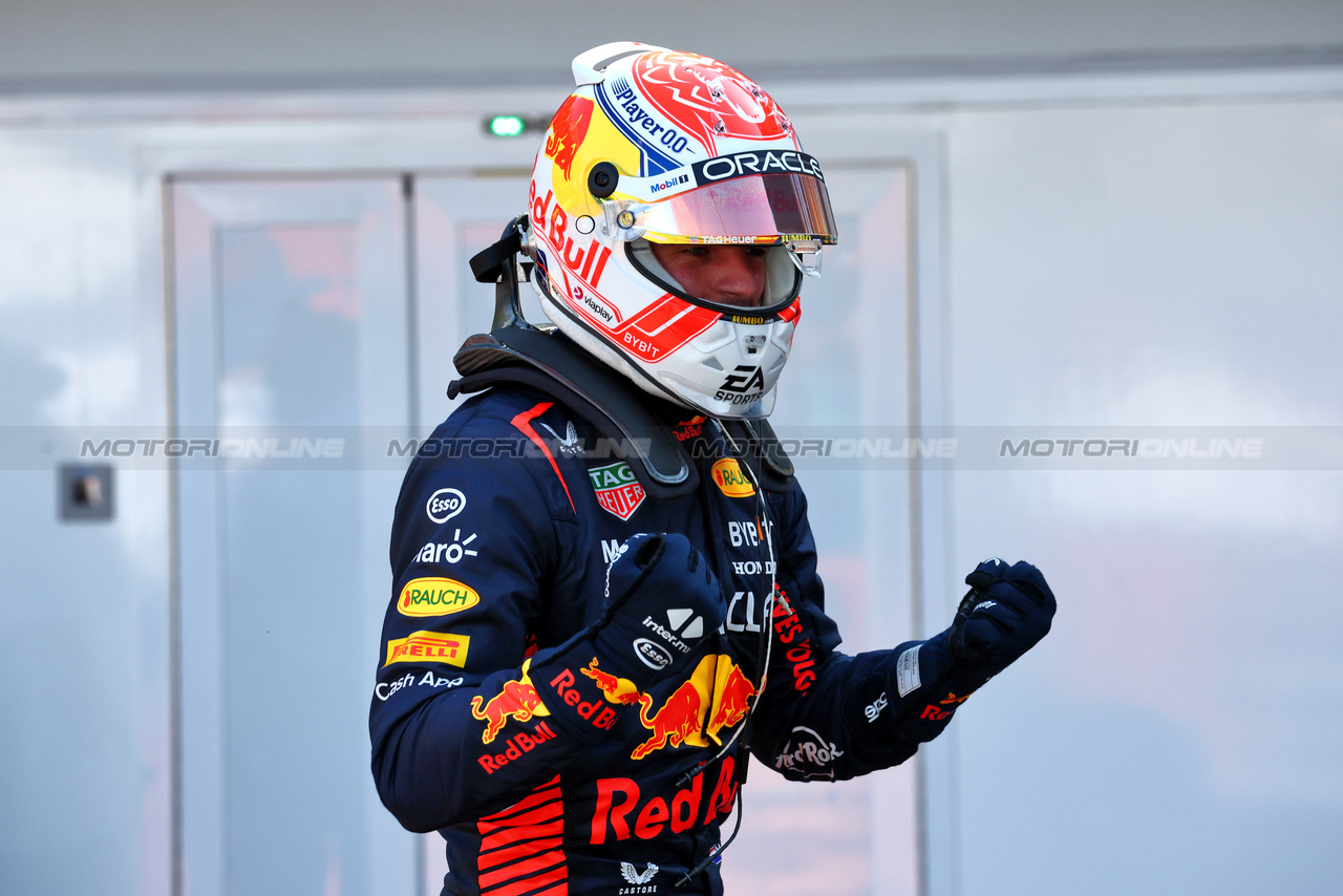 GP MONACO, Max Verstappen (NLD) Red Bull Racing celebrates his pole position in qualifying parc ferme.

27.05.2023. Formula 1 World Championship, Rd 7, Monaco Grand Prix, Monte Carlo, Monaco, Qualifiche Day.

 - www.xpbimages.com, EMail: requests@xpbimages.com ¬© Copyright: Coates / XPB Images